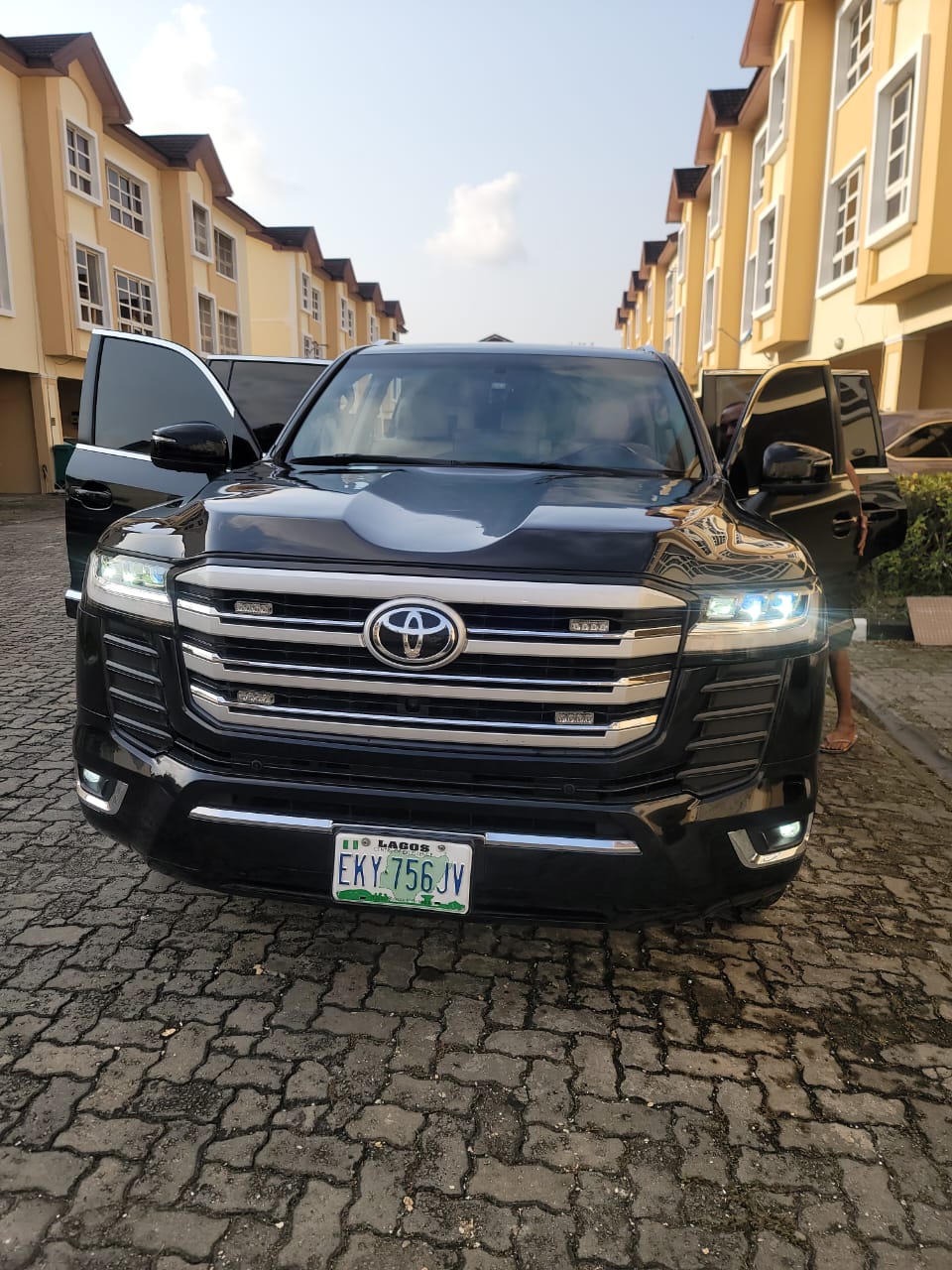 Black Toyota Land Cruiser V6 Twin Turbo, front view